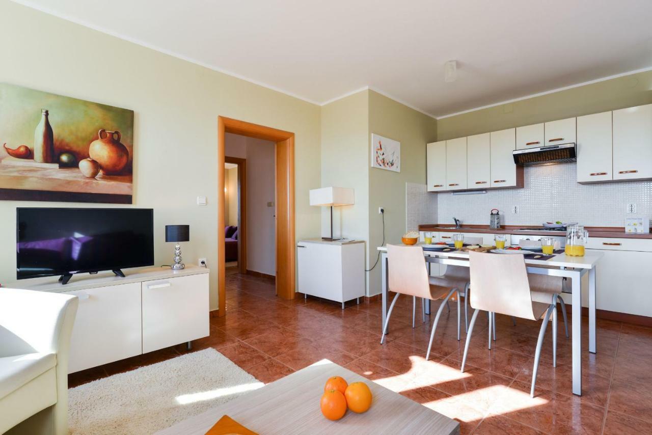 Cecilia Apartments ลุน ภายนอก รูปภาพ